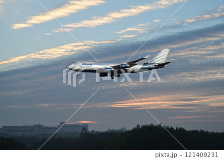 シルクウエイ747貨物機十余三右アプローチ 121409231