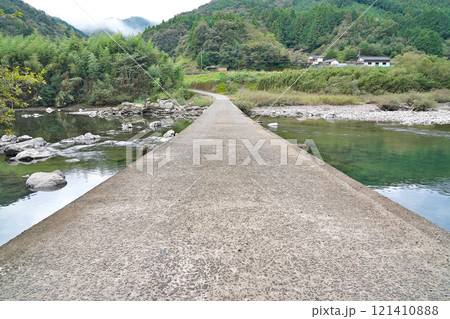【向弘瀬沈下橋 (四万十川)】 高知県高岡郡四万十町弘瀬 121410888