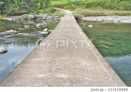 【向弘瀬沈下橋 (四万十川)】 高知県高岡郡四万十町弘瀬 【向弘瀬沈下橋 (四万十川)】 高知県高岡郡四万十町弘瀬 121410889