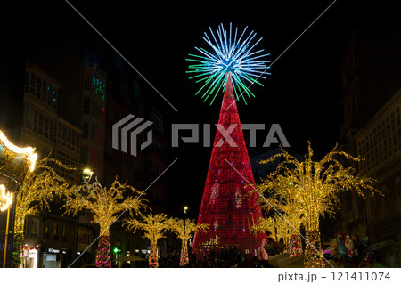 Christmas. Light. Christmas lights through the streets of Vigo. Decorating streets of the city. Fir tree with Christmas lights. Light tree. On. VIGO. SPAIN. 23 December 2024. Christmas. Light. Christmas lights through the streets of Vigo. Decorating streets of the city. Fir tree with Christmas lights. Light tree. On. VIGO. SPAIN. 23 December 2024. 121411074