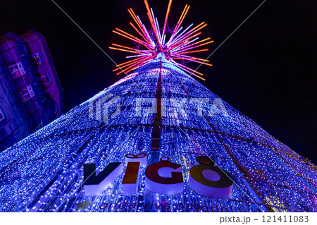 Christmas. Light. Christmas lights through the streets of Vigo. Decorating streets of the city. Fir tree with Christmas lights. Light tree. On. VIGO. SPAIN. 23 December 2024. Christmas. Light. Christmas lights through the streets of Vigo. Decorating streets of the city. Fir tree with Christmas lights. Light tree. On. VIGO. SPAIN. 23 December 2024. 121411083