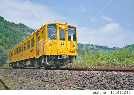 【予土線 (しまんトロッコ キハ54形)】 撮影場所:高知県高岡郡四万十町弘瀬 【予土線 (しまんトロッコ キハ54形)】 撮影場所:高知県高岡郡四万十町弘瀬 121412240