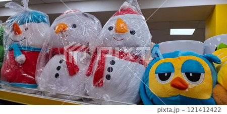Soft toys in the form of snowmen and birds. An original pillow and blanket in the shape of a snowman and a bird.The design resembles a soft toy. 121412422