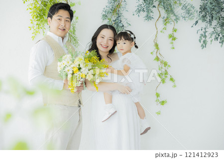 ファミリーフォト 121412923
