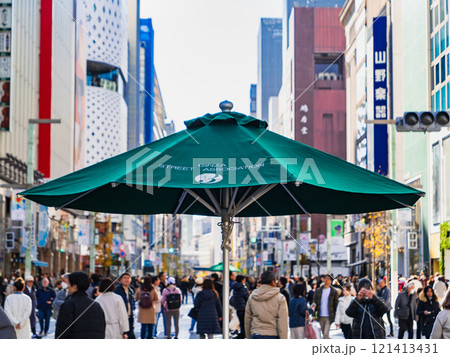 休日の銀座　歩行者天国 121413431