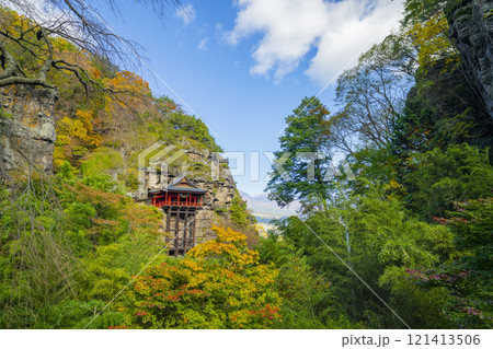 長野県小諸市布引山　釈尊寺の秋の風景 121413506