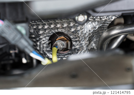 エンジンルームのO2 センサー 121414795