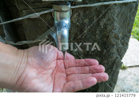 夏の公園の水道 夏の公園の水道 121415779