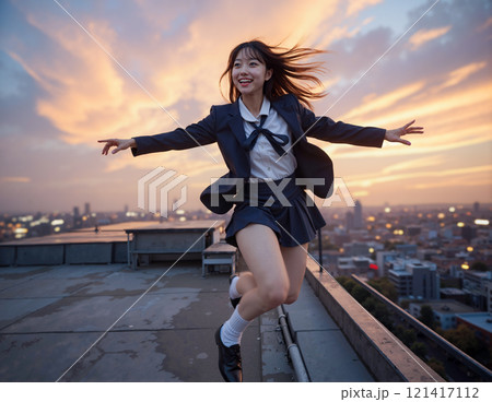 夕景をバックに自撮りしながら踊る女子高生 121417112