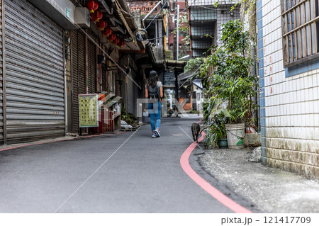 台湾を観光する女性 A woman sightseeing in Taiwan 台湾を観光する女性 A woman sightseeing in Taiwan 121417709