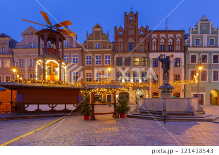 Festive market stalls, Christmas carousel and historic house facades, Poznan, Poland Festive market stalls, Christmas carousel and historic house facades, Poznan, Poland 121418543