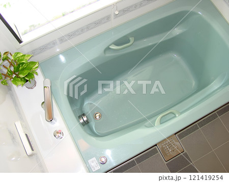 浴槽　バスルーム 121419254
