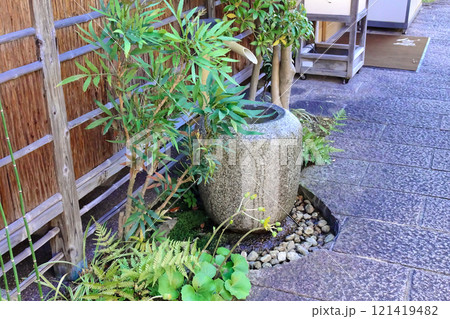 和風の庭と蹲踞 121419482