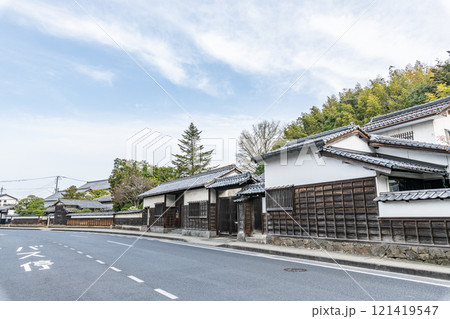 島根県松江市　田部美術館と塩見縄手の風景 121419547