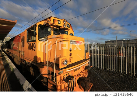 ニュージーランド北島を走るノーザンエクスプローラー機関車 ニュージーランド北島を走るノーザンエクスプローラー機関車 121419640