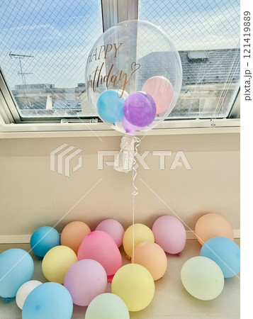 写真素材: 誕生日お祝い(バルーンと風船) 写真素材: 誕生日お祝い(バルーンと風船) 121419889