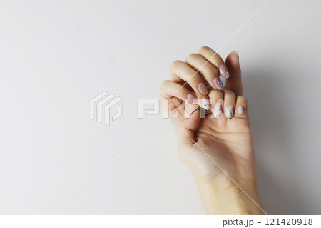 女性の手元 女性の手元 121420918