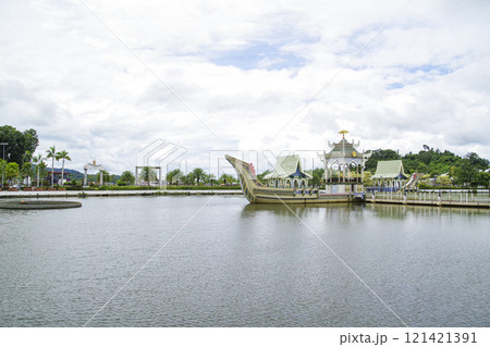 オマールアリサイフディンモスクから見る風景 121421391