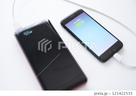 モバイルバッテリーでスマホに充電 モバイルバッテリーでスマホに充電 121422535