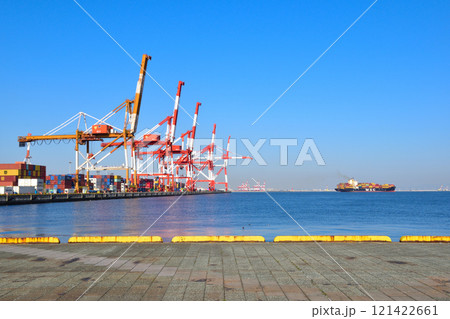 神戸港　コンテナ貨物船 121422661