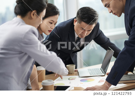 team of asian business people meeting in office team of asian business people meeting in office 121422793