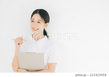 笑顔の看護師 121423459