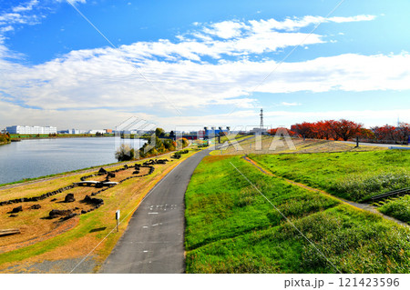 新荒川大橋／荒川より岩淵水門方面を望む(東京都北区)【2024.11】 121423596