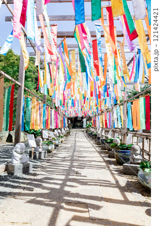 香勝寺のカラフルな如来旗 121424421