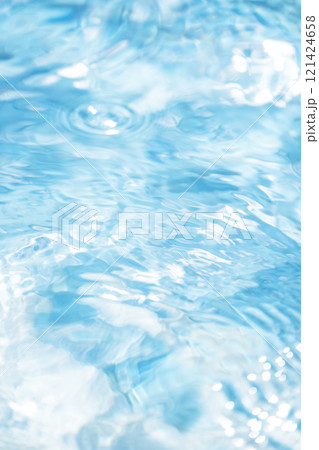 デコボコとした水面 夏色のイメージ デコボコとした水面 夏色のイメージ 121424658