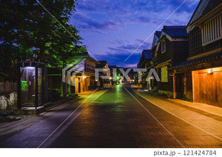 [おかげ横丁]歴史的な町並みの夜の風景 121424784