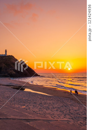 角田浜の夕暮れ 121424936