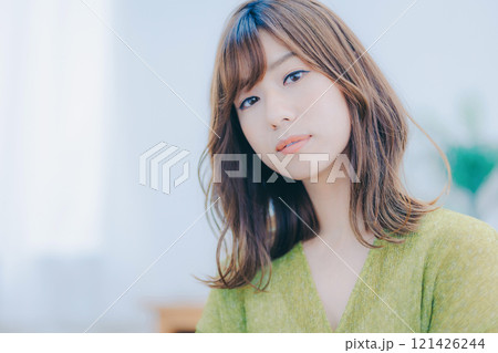 ワンピースの女性 ポートレート ワンピースの女性 ポートレート 121426244