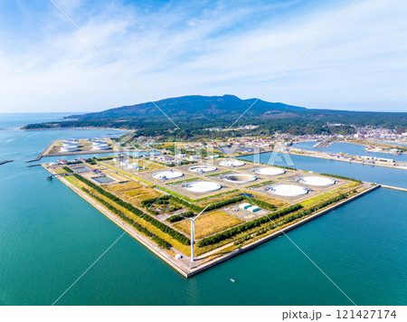 男鹿半島の石油備蓄基地(秋田県男鹿市) 男鹿半島の石油備蓄基地(秋田県男鹿市) 121427174