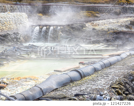 秋の玉川温泉の湯樋（秋田県仙北市） 121427226