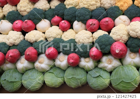 大収穫祭 豊作の野菜 山盛りの野菜 大収穫祭 豊作の野菜 山盛りの野菜 121427425