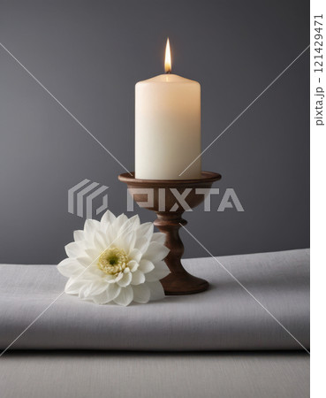 白い花 キャンドル リラクゼーション 祭壇 セレモニー 121429471