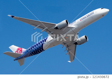 チャイナエアラインA350-900離陸上昇 チャイナエアラインA350-900離陸上昇 121430672