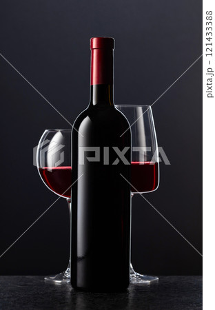 Bottle and glasses of red wine. 121433388