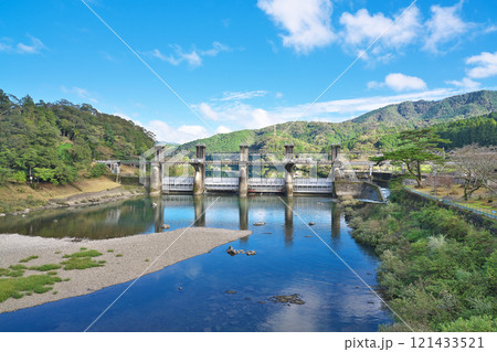 【佐賀取水堰 (四万十川)】 高知県高岡郡四万十町家地川 121433521