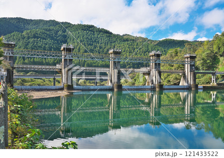 【佐賀取水堰 (四万十川)】 高知県高岡郡四万十町家地川 【佐賀取水堰 (四万十川)】 高知県高岡郡四万十町家地川 121433522
