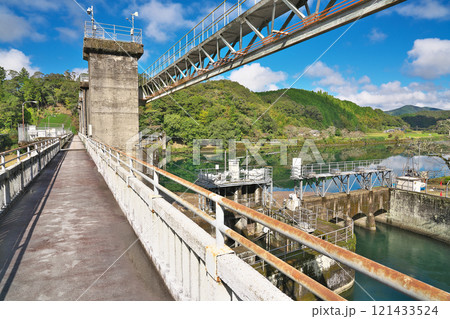 【佐賀取水堰 (四万十川)】 高知県高岡郡四万十町家地川 【佐賀取水堰 (四万十川)】 高知県高岡郡四万十町家地川 121433524