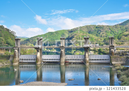 【佐賀取水堰 (四万十川)】 高知県高岡郡四万十町家地川 121433528