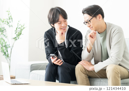 同性愛カップル・多様性・LGBTQカップルのイメージ 同性愛カップル・多様性・LGBTQカップルのイメージ 121434410