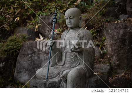 石仏のある風景 121434732