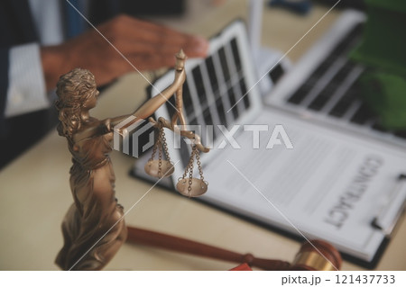 Auctioneer knocks down property sale by sample house and lawyer's gavel, judge mediates in property dispute in court car judge's gavel on wooden background Buying and selling real estate, housing 121437733