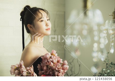 黒いドレスの女性 黒いドレスの女性 121438056