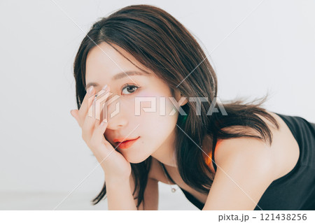 若い女性のナチュラルなビューティーイメージ 若い女性のナチュラルなビューティーイメージ 121438256