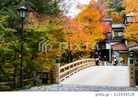 山中温泉の観光名所「鶴仙渓」｜紅葉イメージ｜観光イメージ｜11月撮影｜石川県加賀市 121438526