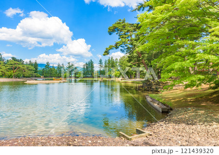 毛越寺庭園　世界遺産「平泉―仏国土（浄土）を表す建築・庭園及び考古学的遺跡群―」　岩手県 121439320