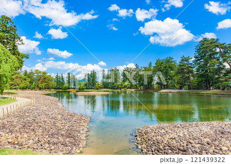 毛越寺庭園　世界遺産「平泉―仏国土（浄土）を表す建築・庭園及び考古学的遺跡群―」　岩手県 121439322